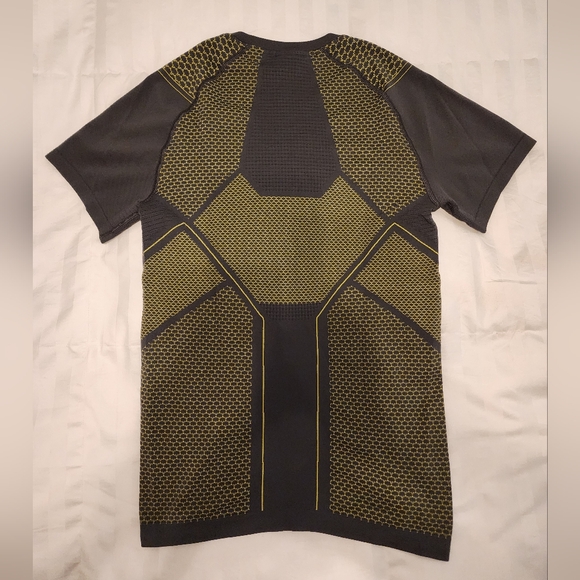Gymshark Onyx Shortsleeve Top - Picture 2 of 5